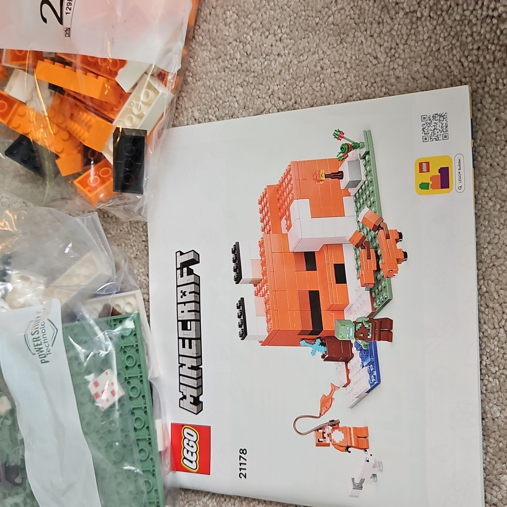 LEGO Minecraft Fox Lodge Set 21178 - Picture 4 of 4